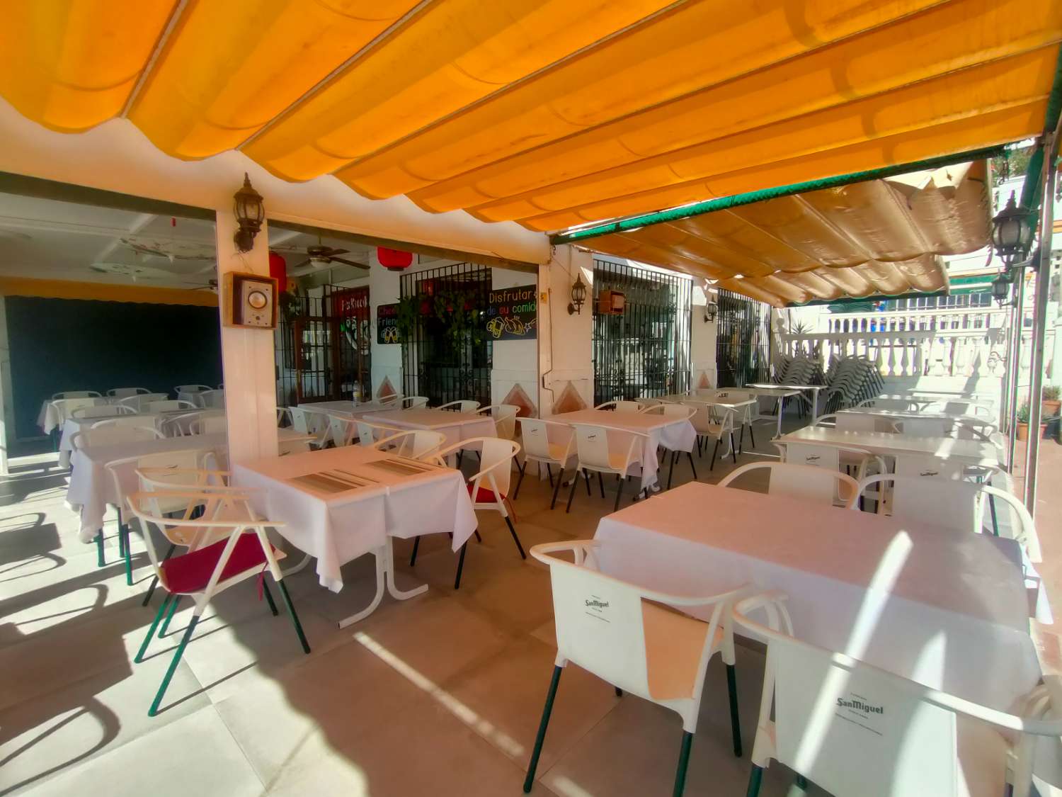 Restaurant in Benalmádena Costa del Sol - BEACH FRONT - Inclusief huis met 4 slaapkamers