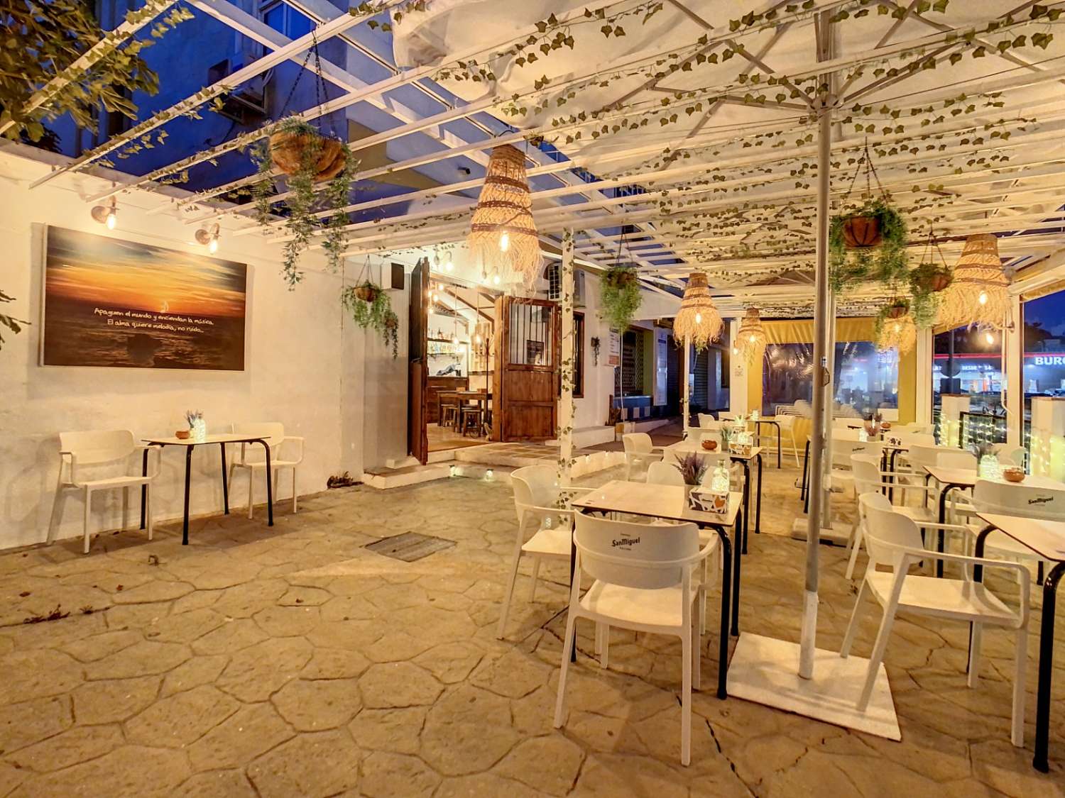 Cafe Bar for sale in Torremolinos - Terrace 12 tables + equipped kitchen