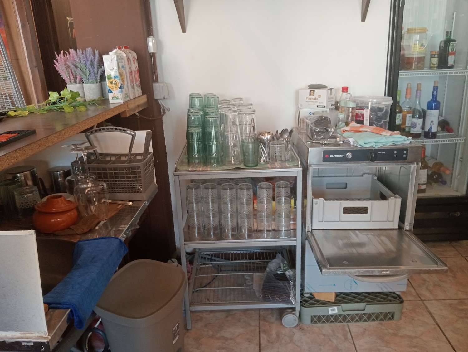 Cafe Bar for sale in Torremolinos - Terrace 12 tables + equipped kitchen