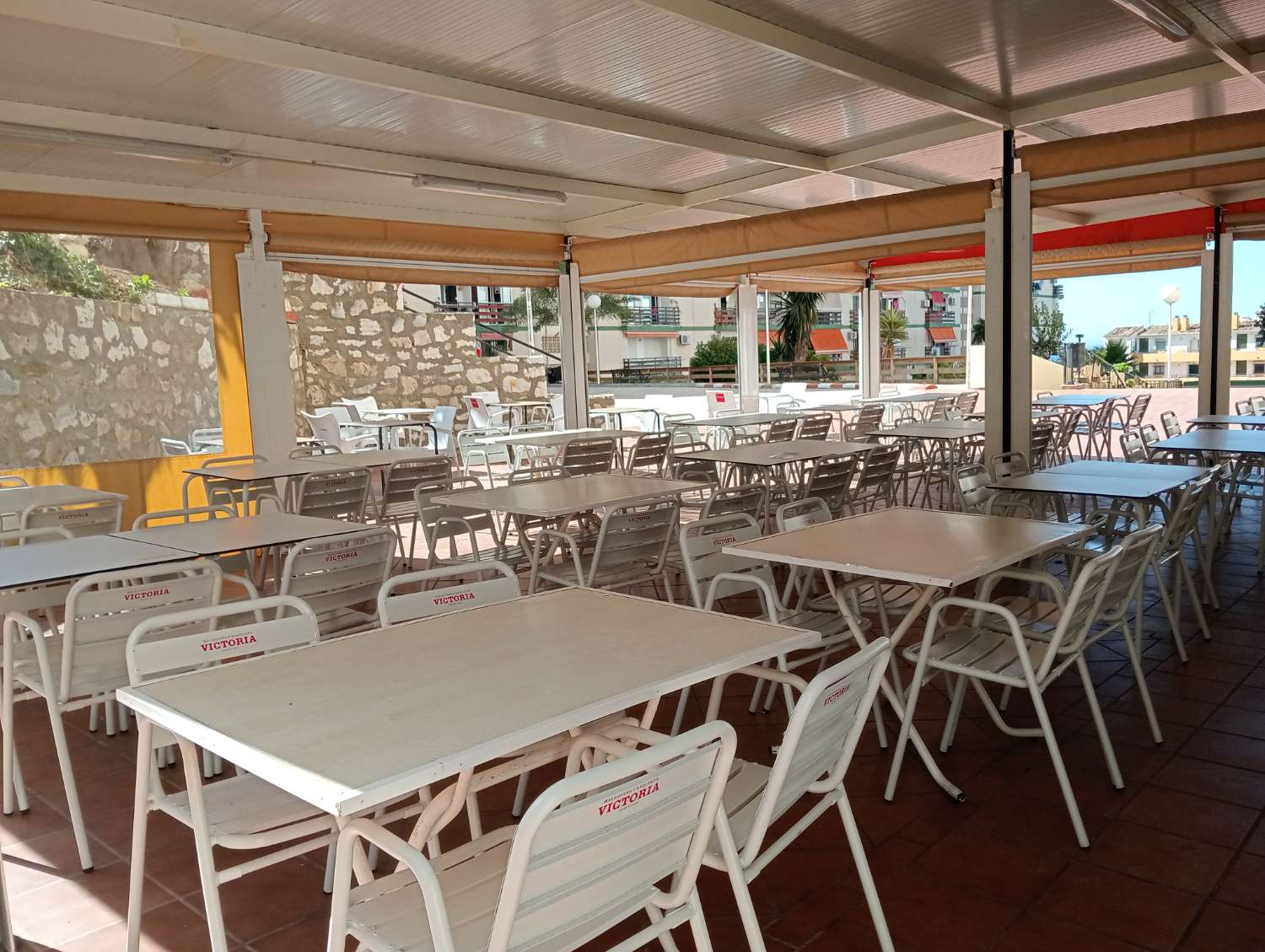 Ravintola-baari myytävänä Benalmadena Costa del Solissa - allasbaari