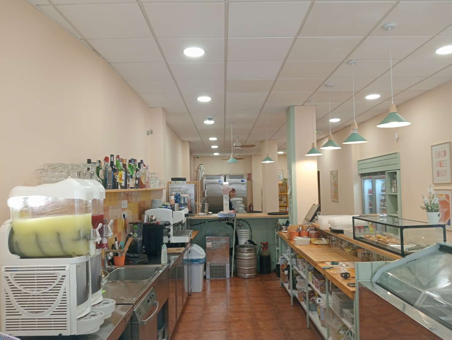 Cafetaria-ijssalon te koop Torremolinos Center