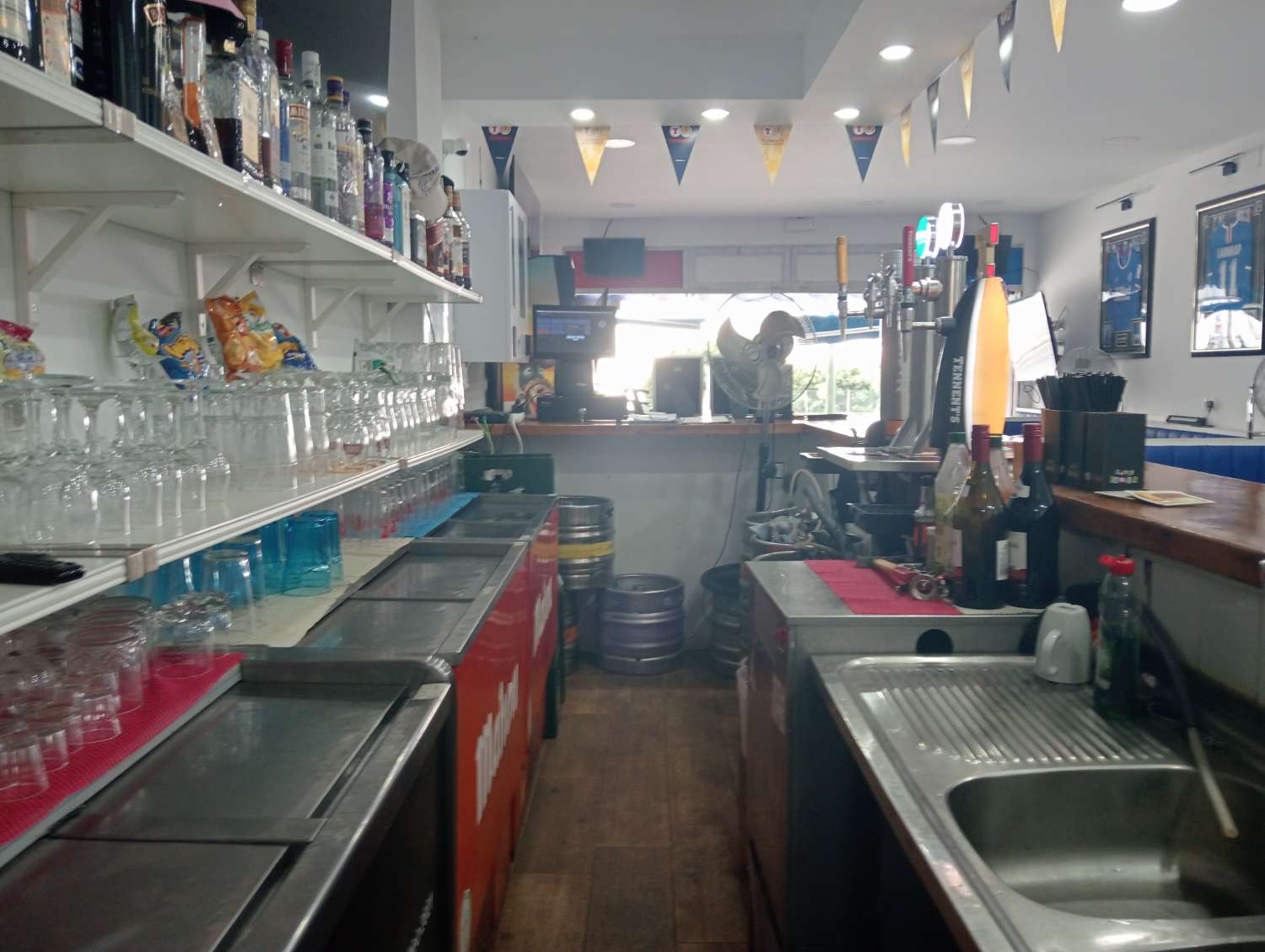 Venta Local Comercial Bar en Benalmadena Costa del Sol - rentabilidad 14.400€ anual