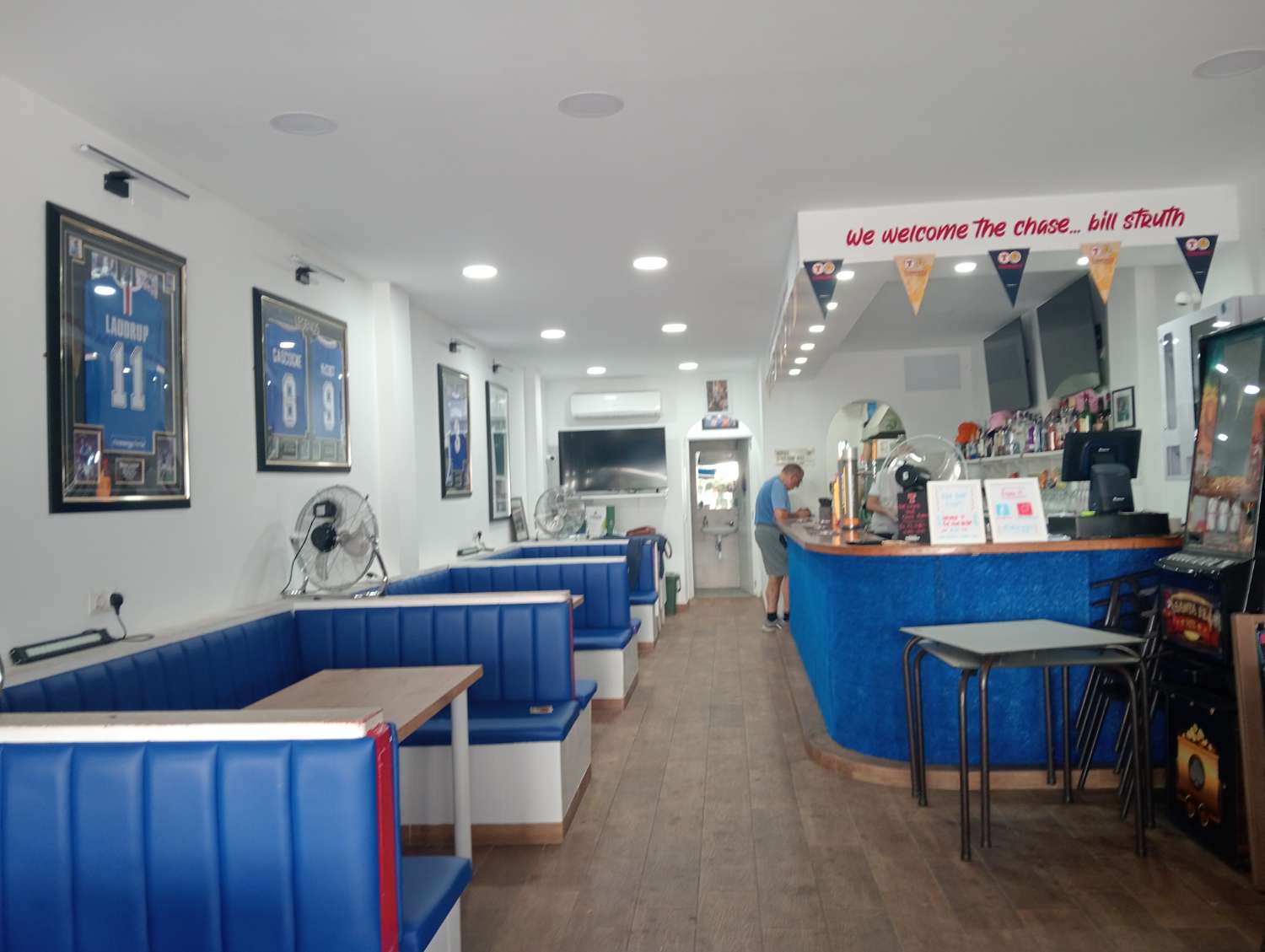 Bar commerciale in vendita a Benalmadena Costa del Sol - redditività € 14.400 all'anno