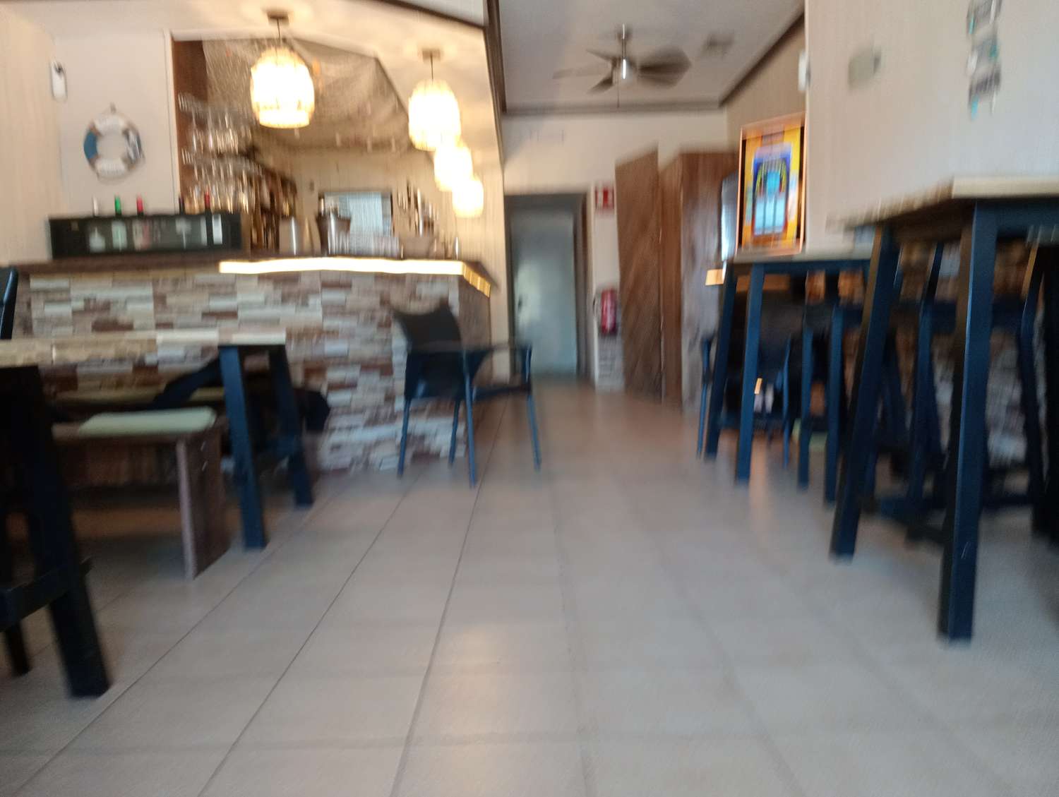 Cafe Barkeuken in Torremolinos - La Carihuela, Costa del Sol - met eigenaarsstudio