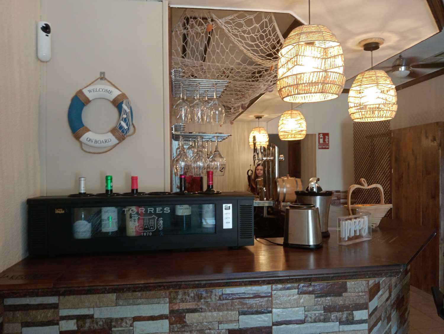 Cafe Barkeuken in Torremolinos - La Carihuela, Costa del Sol - met eigenaarsstudio