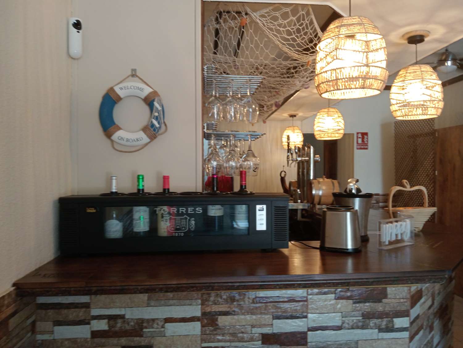 Cafe Barkeuken in Torremolinos - La Carihuela, Costa del Sol - met eigenaarsstudio