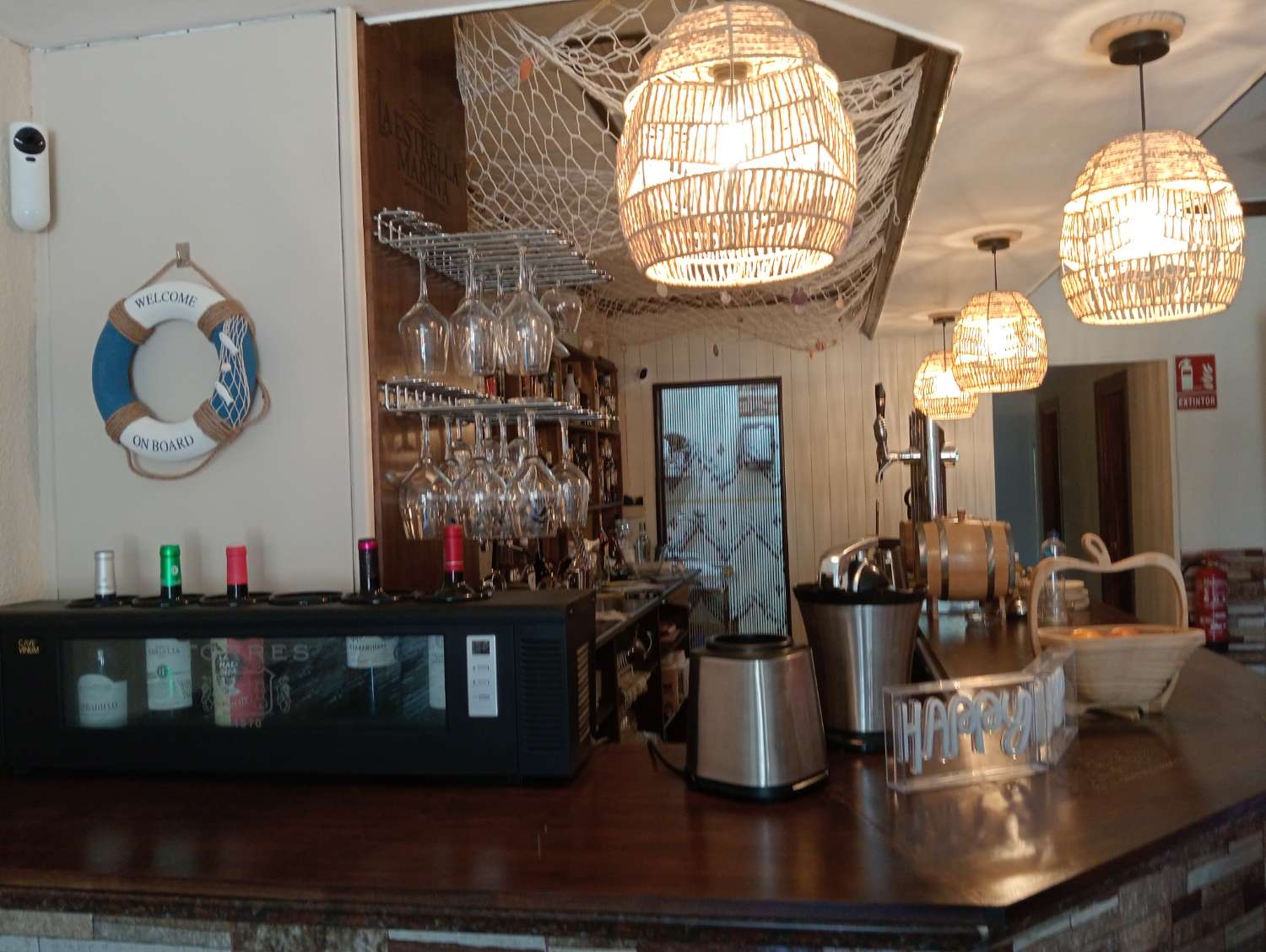 Cafe Barkeuken in Torremolinos - La Carihuela, Costa del Sol - met eigenaarsstudio