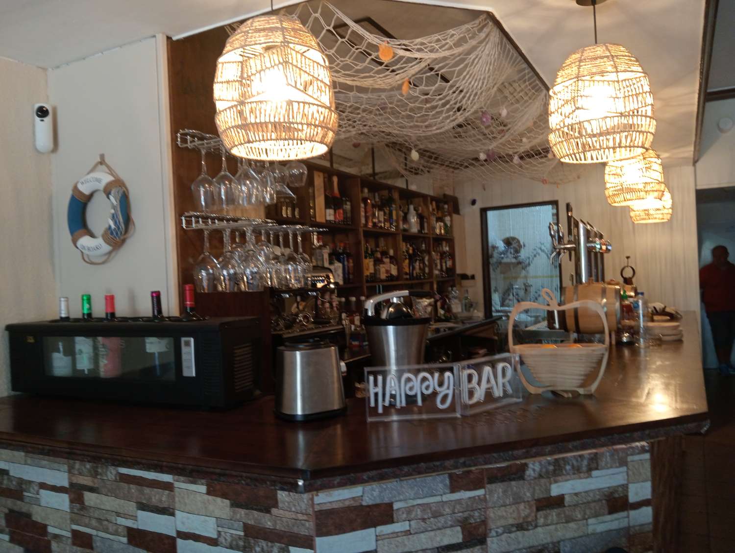 Cafe Barkeuken in Torremolinos - La Carihuela, Costa del Sol - met eigenaarsstudio